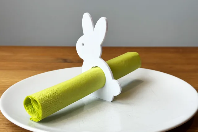 Osterhase als Serviettenhalterung