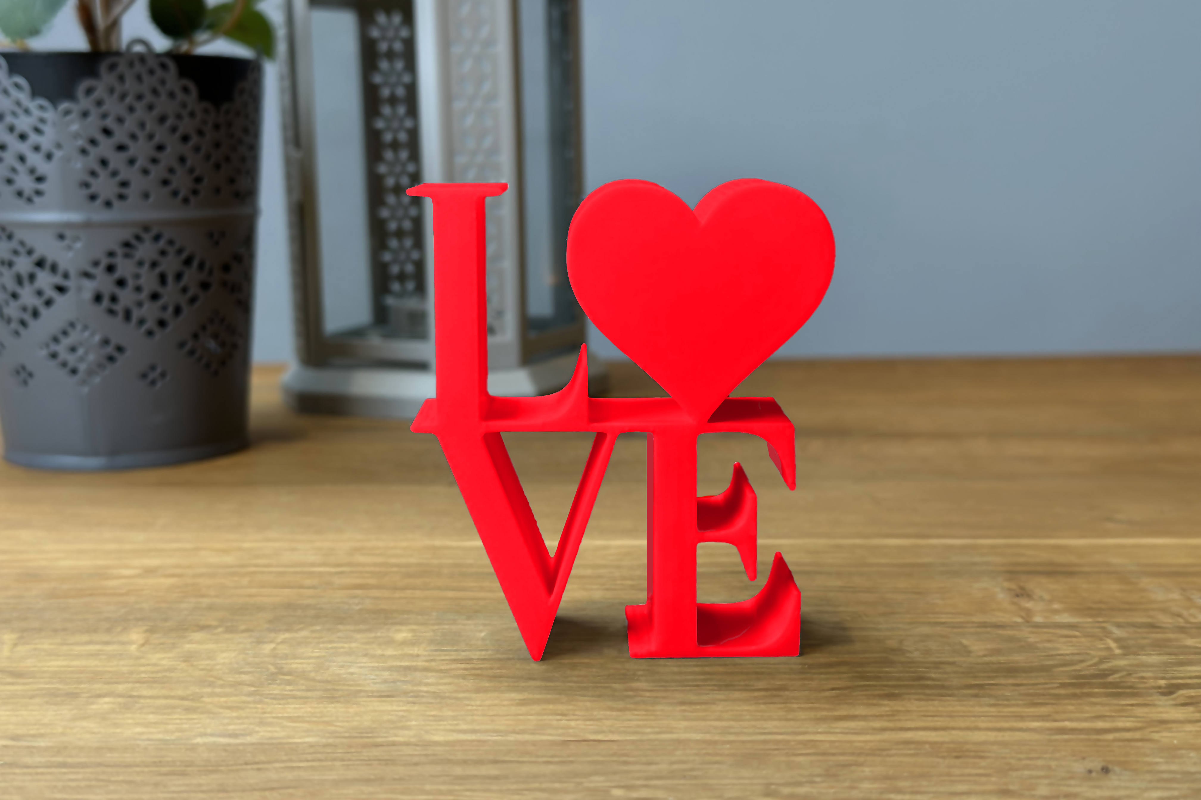 Stilvolle Deko-Schrift als Love mit Herz für Ihr Zuhause oder als Geschenk für die Lieben.