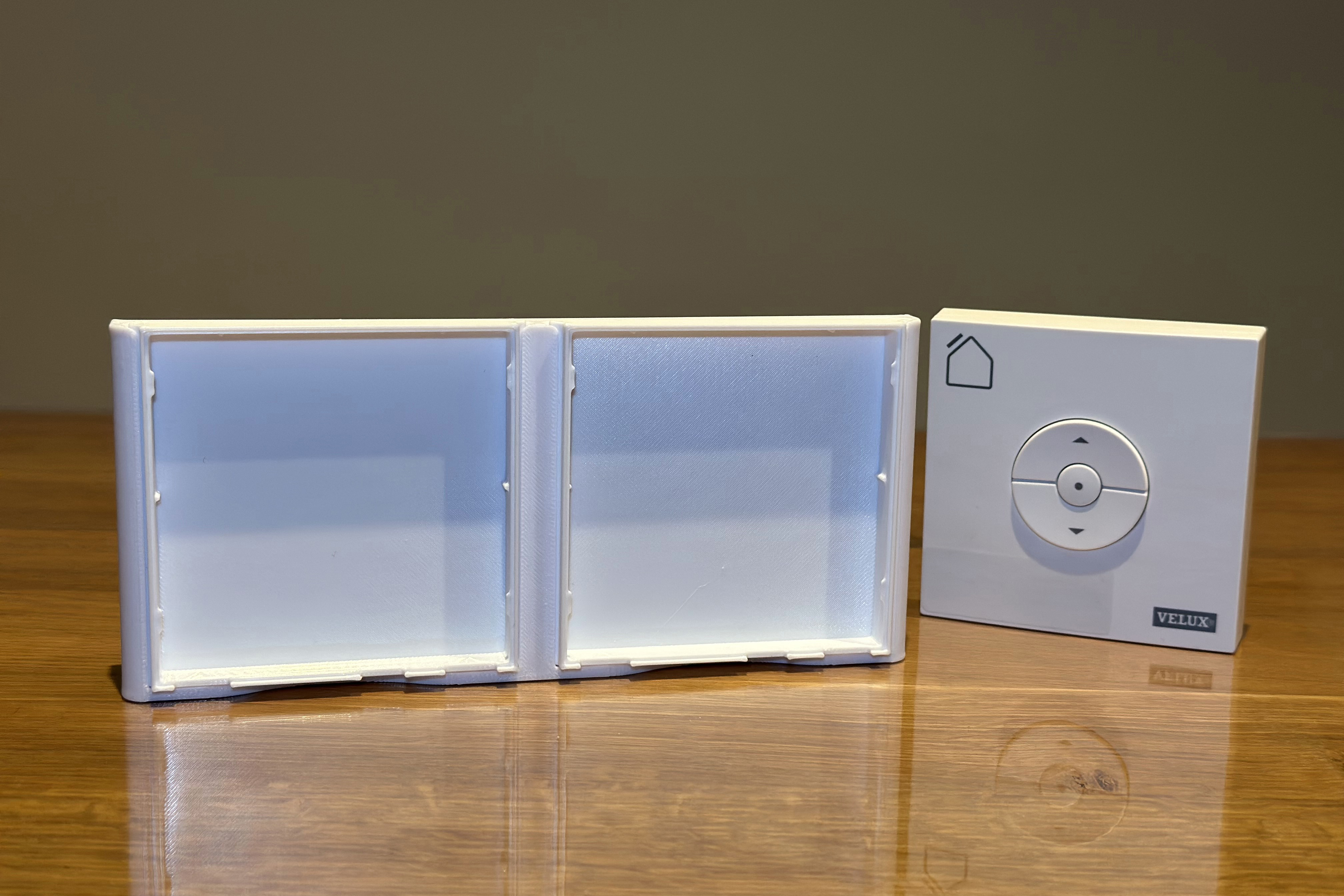 Doppel-Wandhalterung für den Velux Integra Funk-Wandschalter KLI 310, 311, 312, 313 - ab Jahr 2021 Doppel-Wandhalterung für den Velux Integra Funk-Wandschalter KLI 310, 311, 312, 313 - ab Jahr 2021