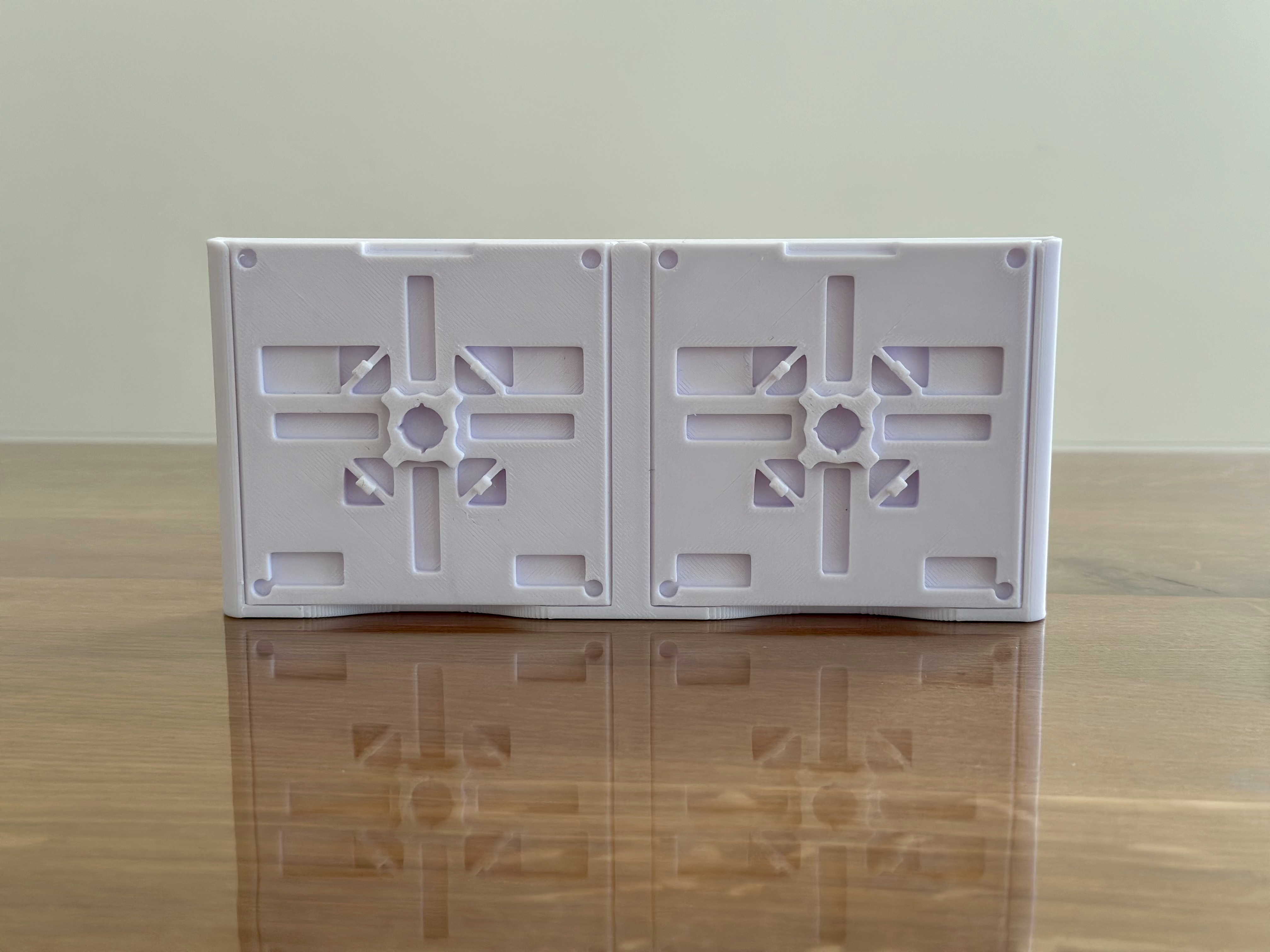 Doppel-Wandhalterung für den Velux Integra Funk-Wandschalter KLI 310, 311, 312, 313 - bis zum Jahr 2021 Doppel-Wandhalterung für den Velux Integra Funk-Wandschalter KLI 310, 311, 312, 313 - bis zum Jahr 2021